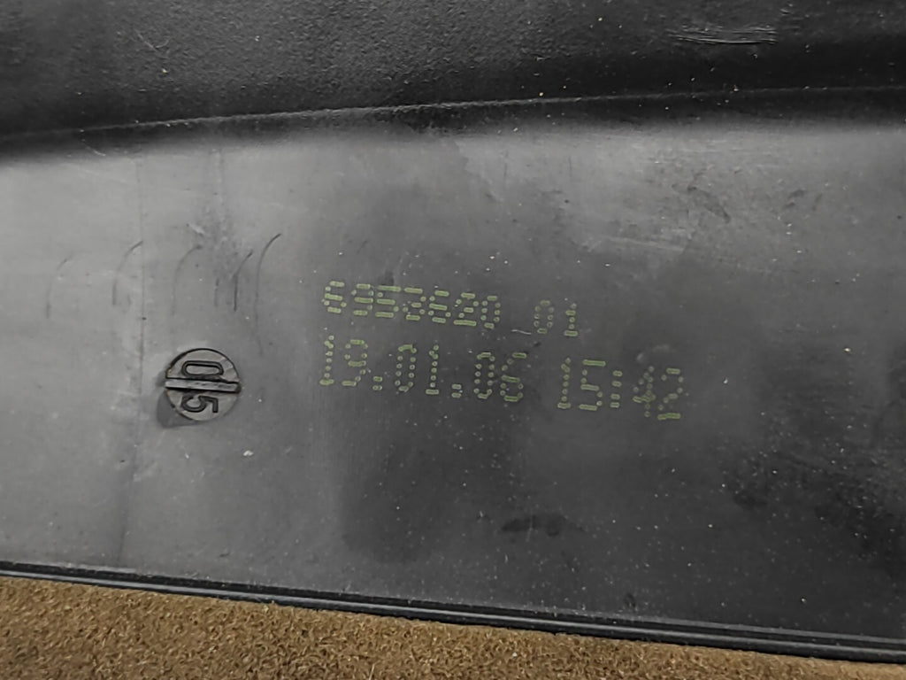 BMW E61 E60 520D Estate 2005 LHD Front Right Panel Air Vent 6953620