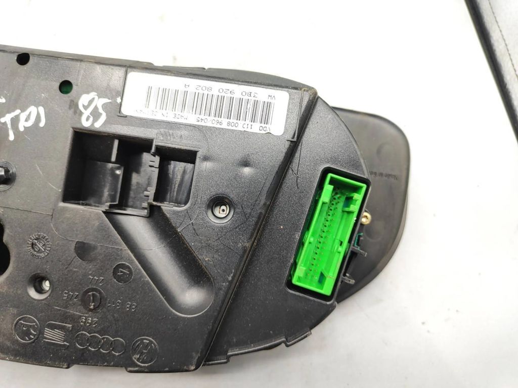 Volkswagen PASSAT B5 2000 LHD speedometer instrument cluster 3B0920802A 