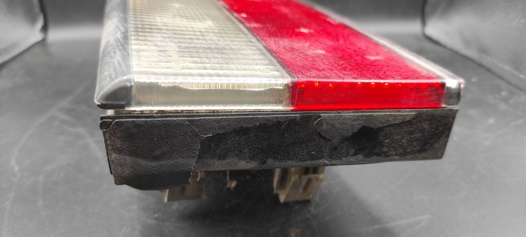 Citroen Xantia 1995 tailgate rear tail light lamp E291030 