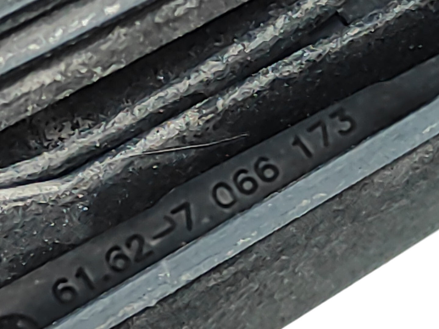 BMW E61 520D Estate 2005 Rear glass tailgate wiper arm 7066173