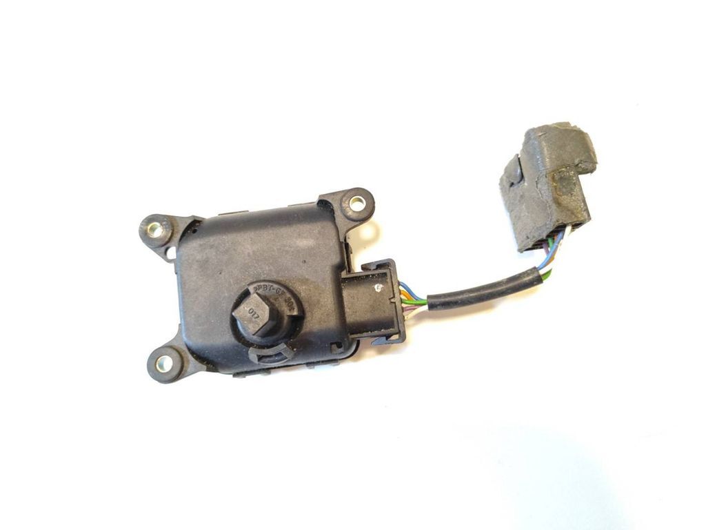 Alfa Romeo 155 1.8i 103kW 1994 Air heater flap actuator motor 0132801107 