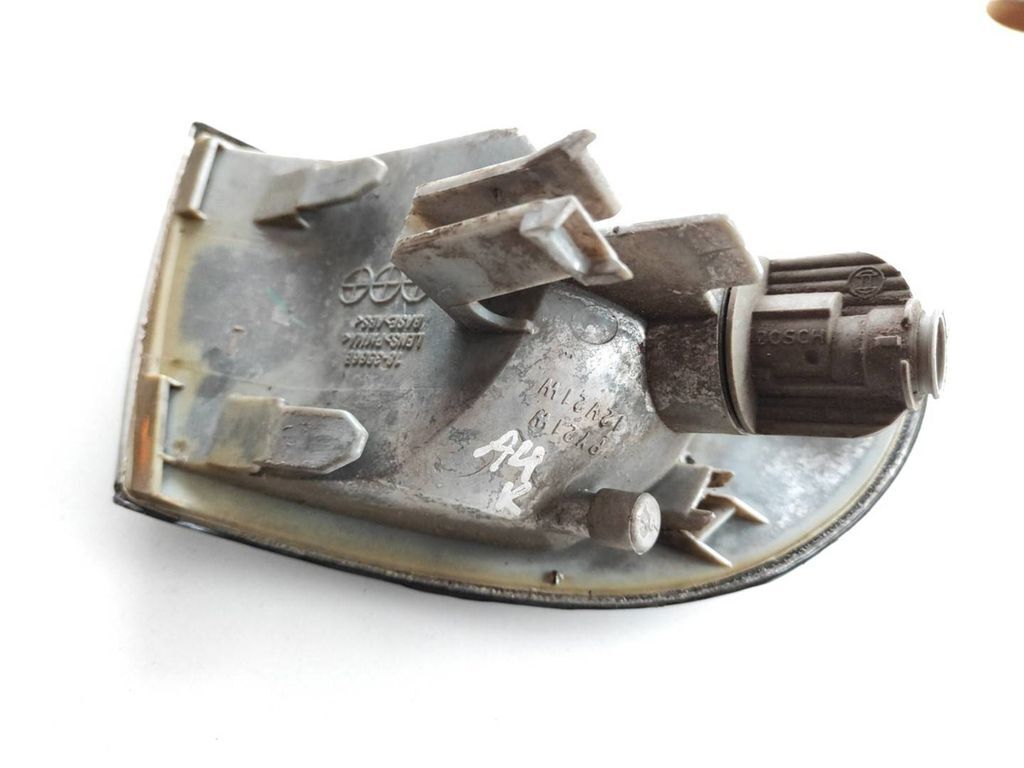 Audi A4 S4 B5 8D 1997 front left turn indicator light 183566B 