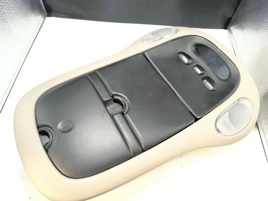 Chrysler Voyager 3.8i 1998 front seat reading dome light 0J36TRM 