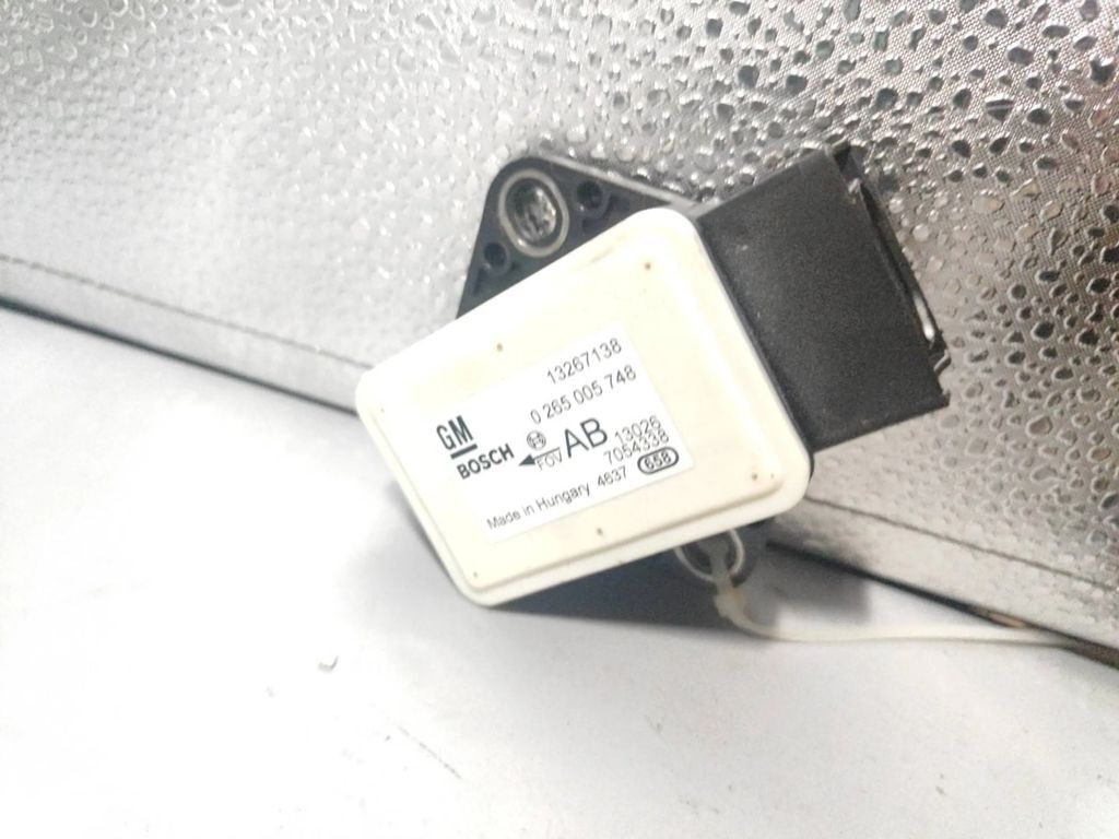 Opel Meriva B 2010 ESP acceleration yaw rate sensor 13267138 