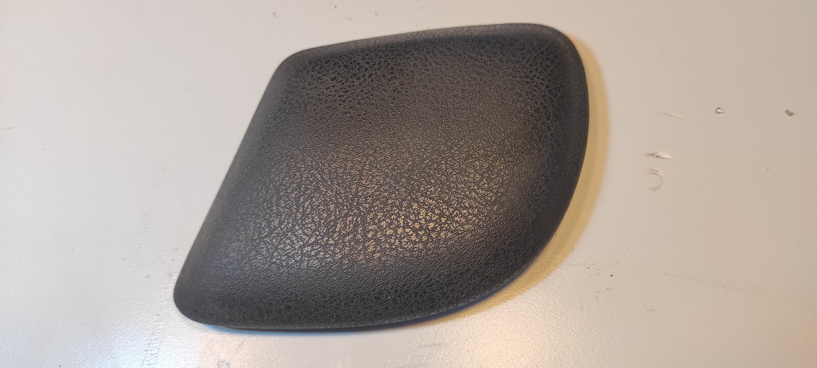 Alfa Romeo GT 1.9JTD 110kW 2004 Front Left Center Console Leather Trim