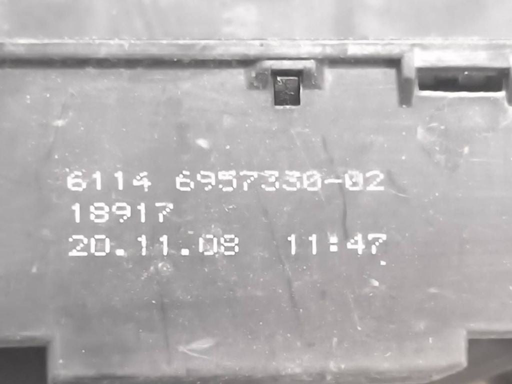 BMW 5 E60 E61 2008 Fuse module 6957330 