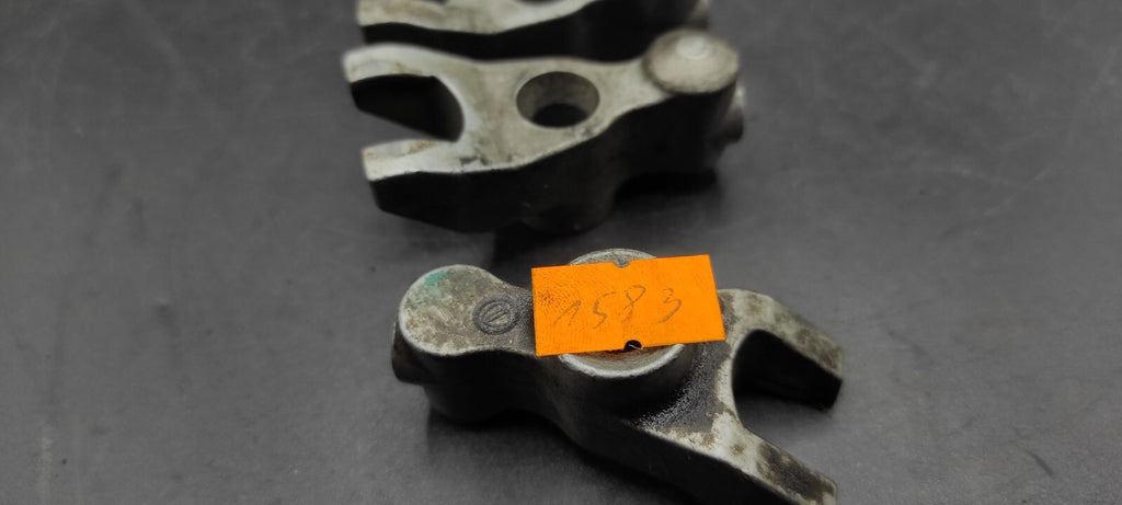 Alfa Romeo 156 2.4JTD 110kW 2003 Diesel Engine Injector Clamp Mount Bracket Set