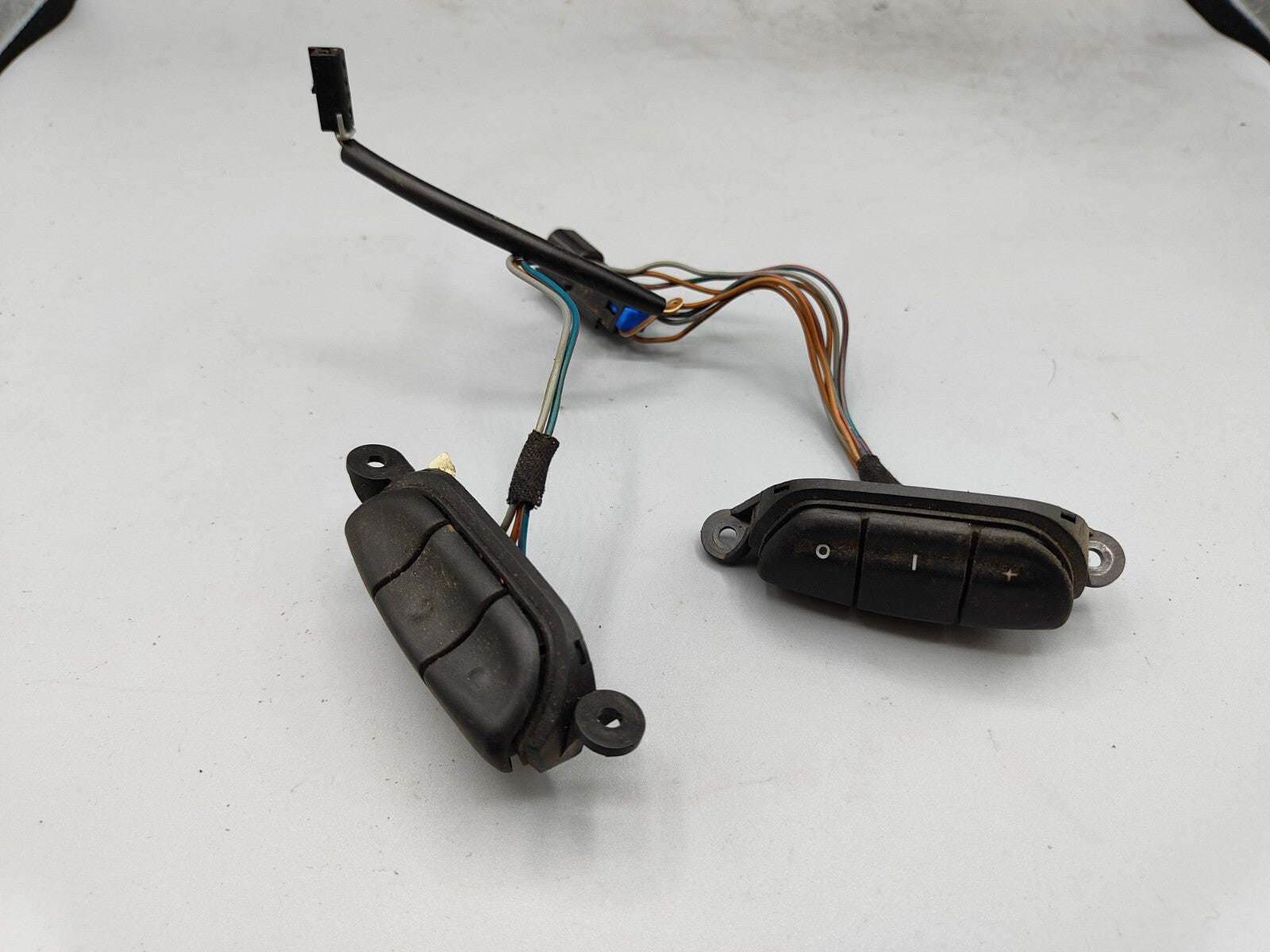 Opel Vectra B 2000 Steering Wheel Multifunction Buttons 15689800