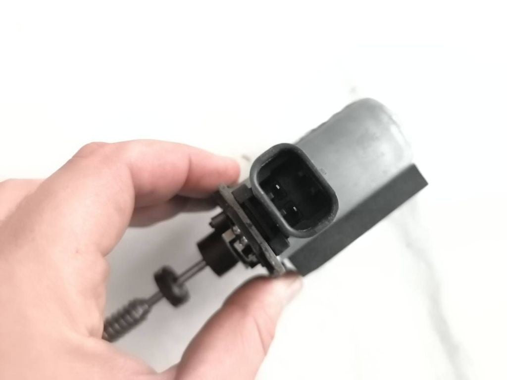 Alfa Romeo 147 1.9JTD 85kW 8V 2005 front right window regulator motor 46751870 