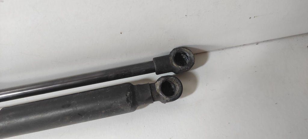 Alfa Romeo 147 1.9JTD 2002 LHD Front Bonnet Hood Gas Spring 46739202