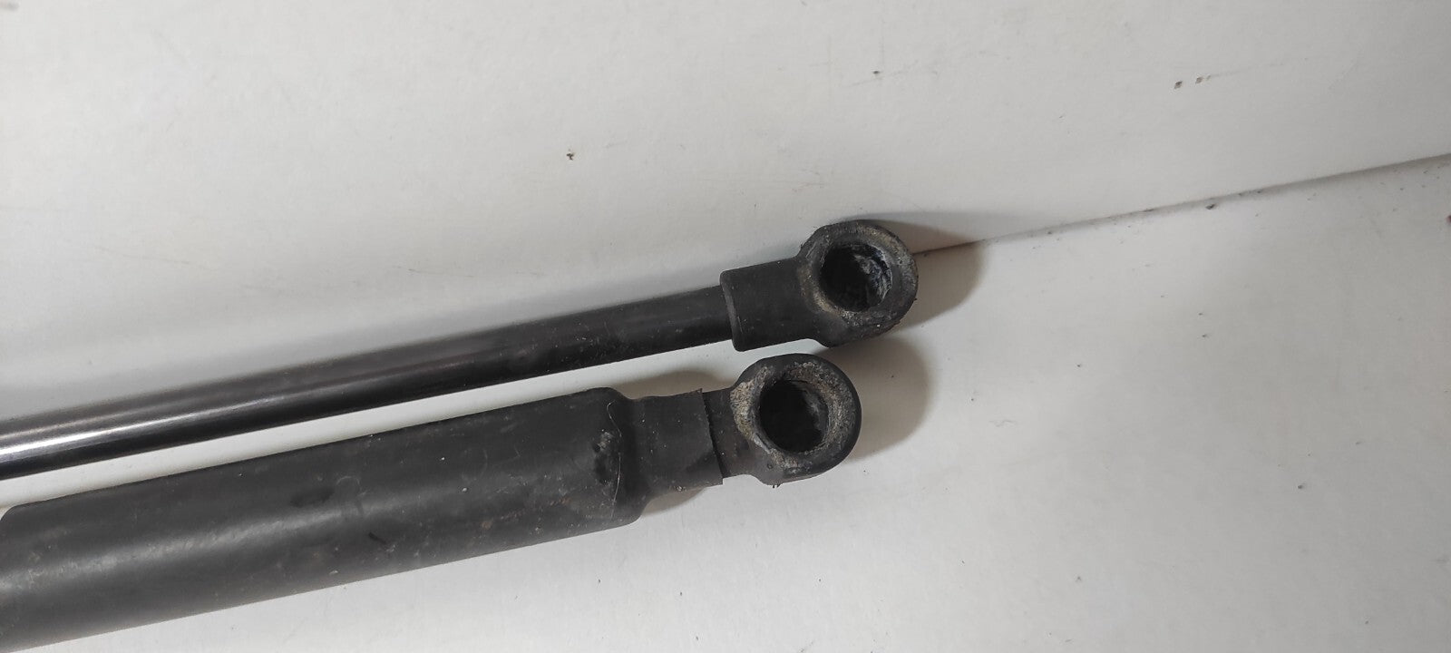 Alfa Romeo 147 1.9JTD 2002 LHD Front Bonnet Hood Gas Spring 46739202