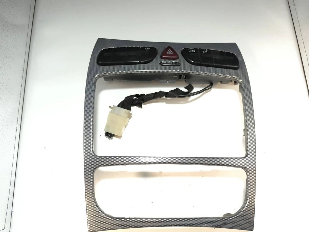 Mercedes-Benz C W203 2002 Front AC Radio Trim A set of switches 2038215679 