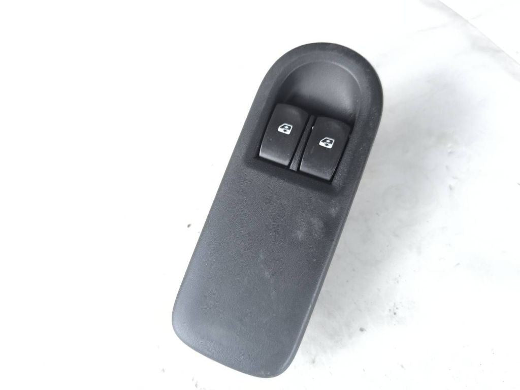 Renault Clio III 2008 Electric window control switch 8200356519 