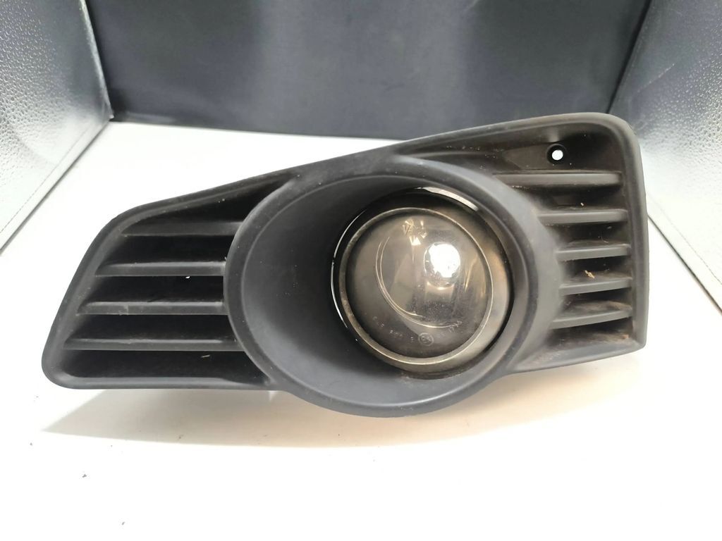 Opel Tigra B 1.4i 66kW 2005 front left bumper fog light grill 93162188 