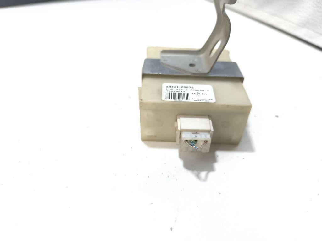 Toyota Avensis T250 2006 door control unit module 8974105070 