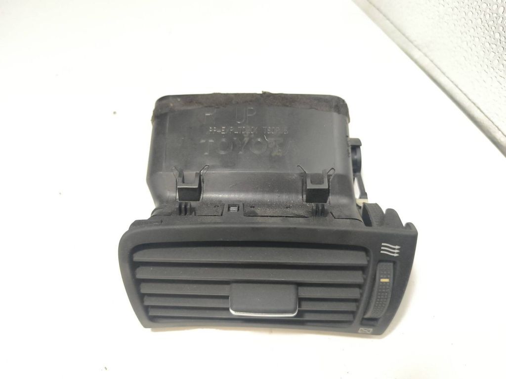 Toyota Avensis T250 2006 Front Right dashboard side air vent grill trim 