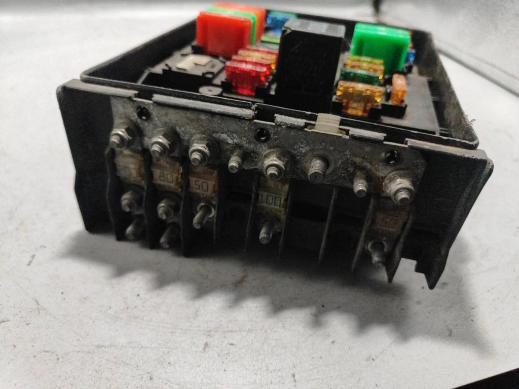 Volkswagen Touran I TDI Diesel 2008 Fuse box module 1K0937820B 