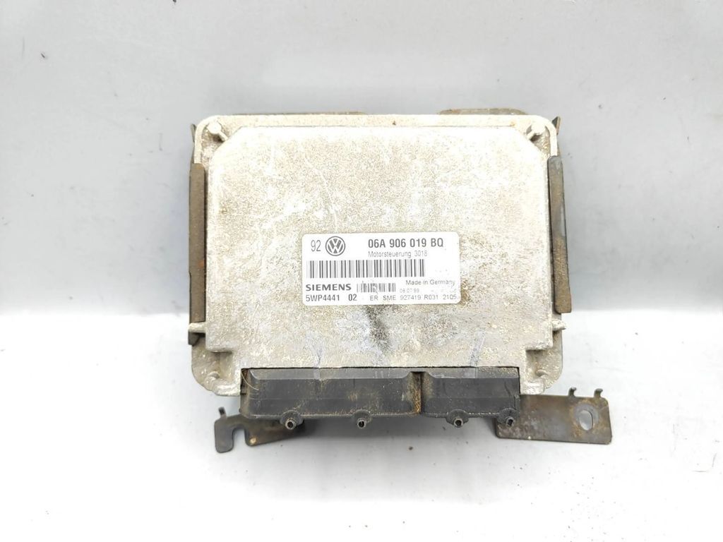 Volkswagen Golf IV 1999 Engine control unit module ECU 06A906019BQ 