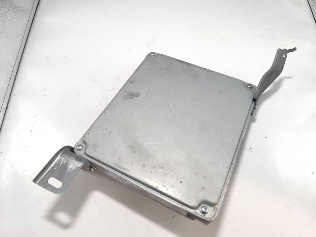 Toyota Avensis T250 2003 8966105A53 Engine control unit module ECU 