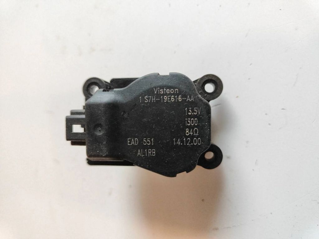 Ford Mondeo Mk III 2001 Air heater flap actuator motor 1S7H19E616AA 