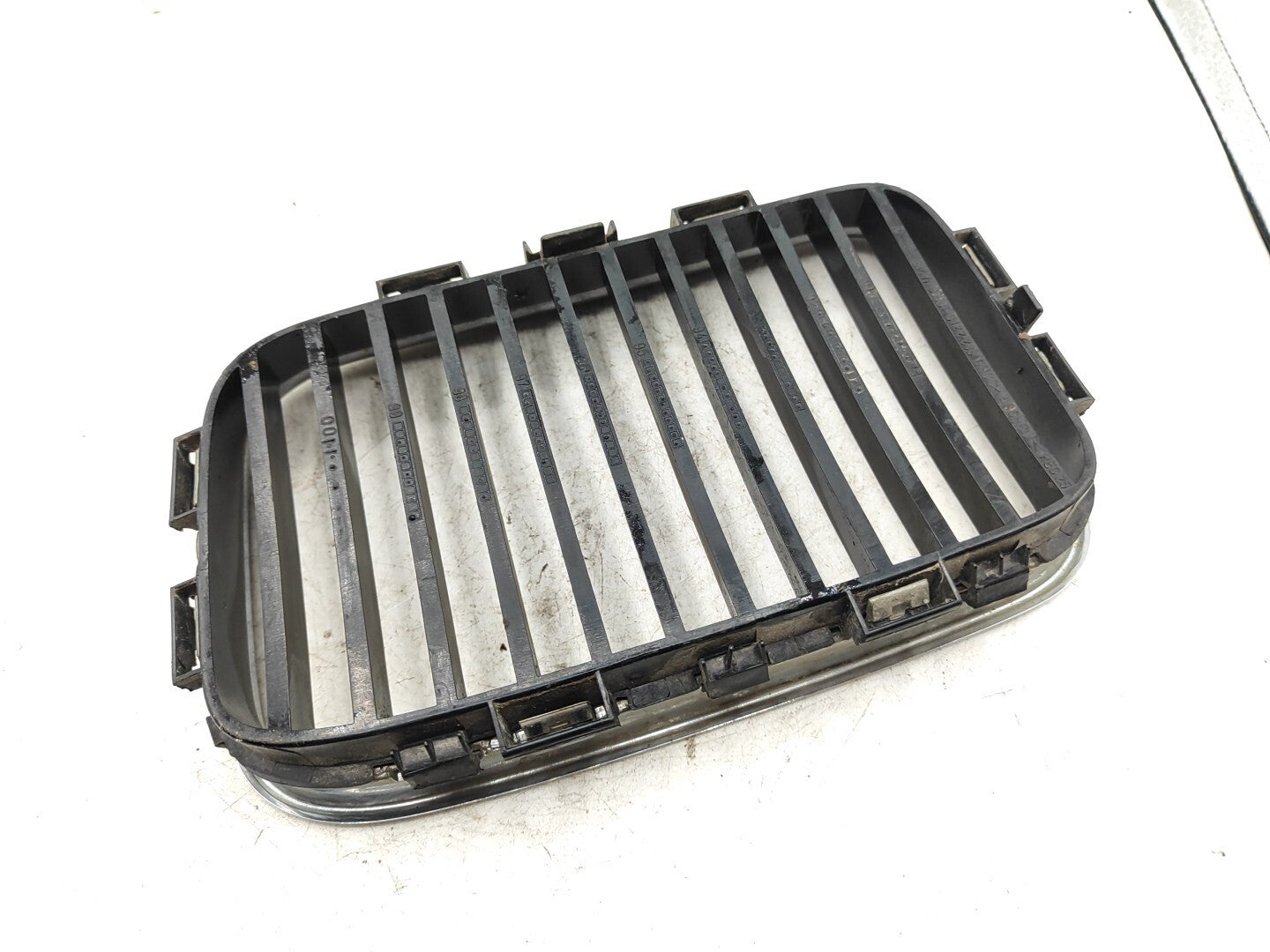 BMW 3 Series E36 Petrol  Front Right Side Bonnet Kidney Grill 8122238