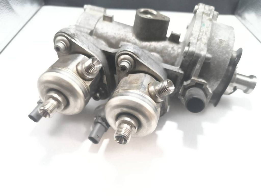 BMW M4 F82 F83 2017 Petrol S55 Vacuum / fuel pump 0261520255 