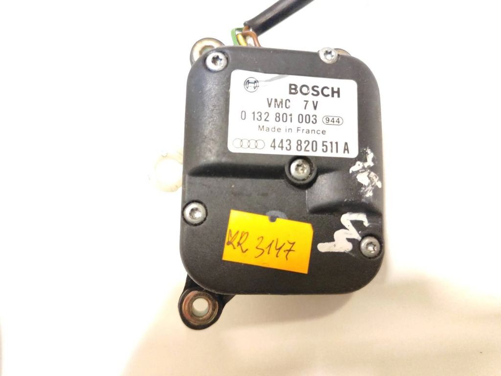 Audi A6 S6 C4 4A 2.5TDI 1995 Air heater flap actuator motor 443820511A 