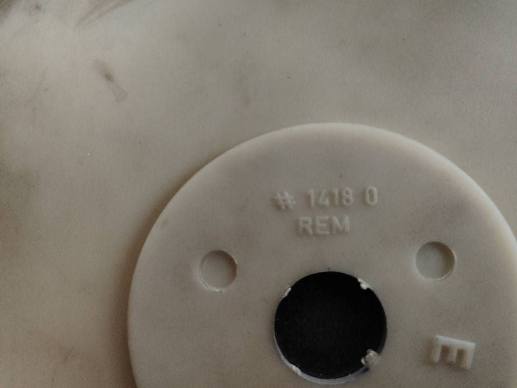 Toyota Avensis T220 2000 Original wheel cap 14180REM 14180