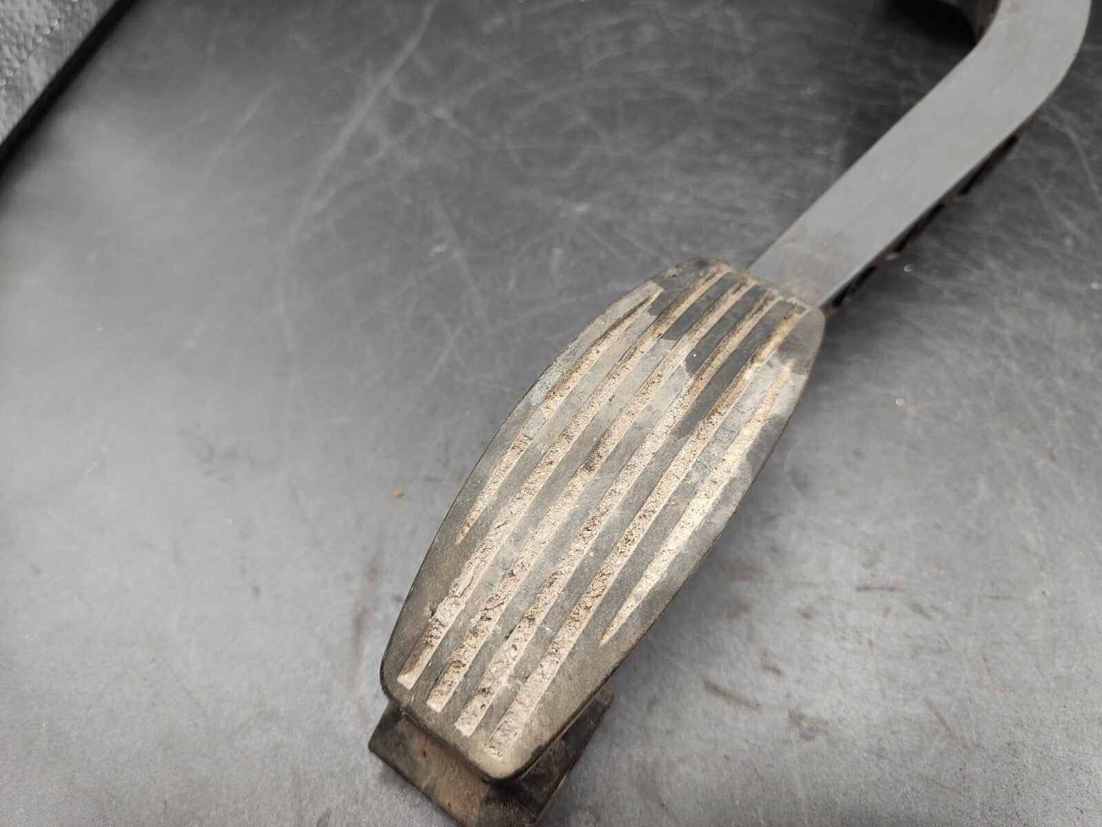 Alfa Romeo 147 GT 1.9JTD Diesel 2004 LHD Throttle Gas Pedal 0281002380 46755863