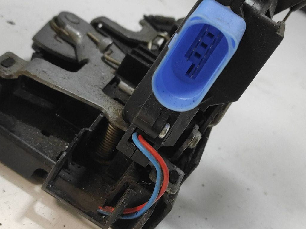 Volkswagen Golf V 2003 Right front door lock 3D1837016AC 