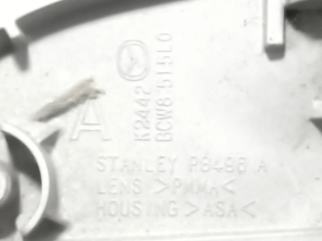 Mazda 3 III BM BN 2.0 121kW 2014 rear light reflector P8496A 