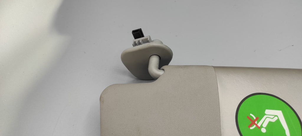 Alfa Romeo 147 1.9JTD 110kW Diesel 2003 LHD Front Right Sun Visor Cover