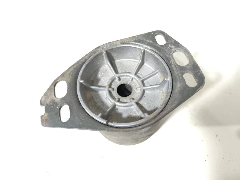 Alfa Romeo 155 1.8TS 103kW Petrol 1994 Engine mount bracket 