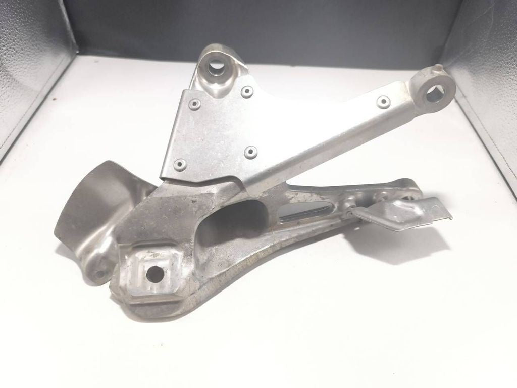 BMW M4 F82 F83 2017 Petrol S55 Engine mounting bracket 2284204 