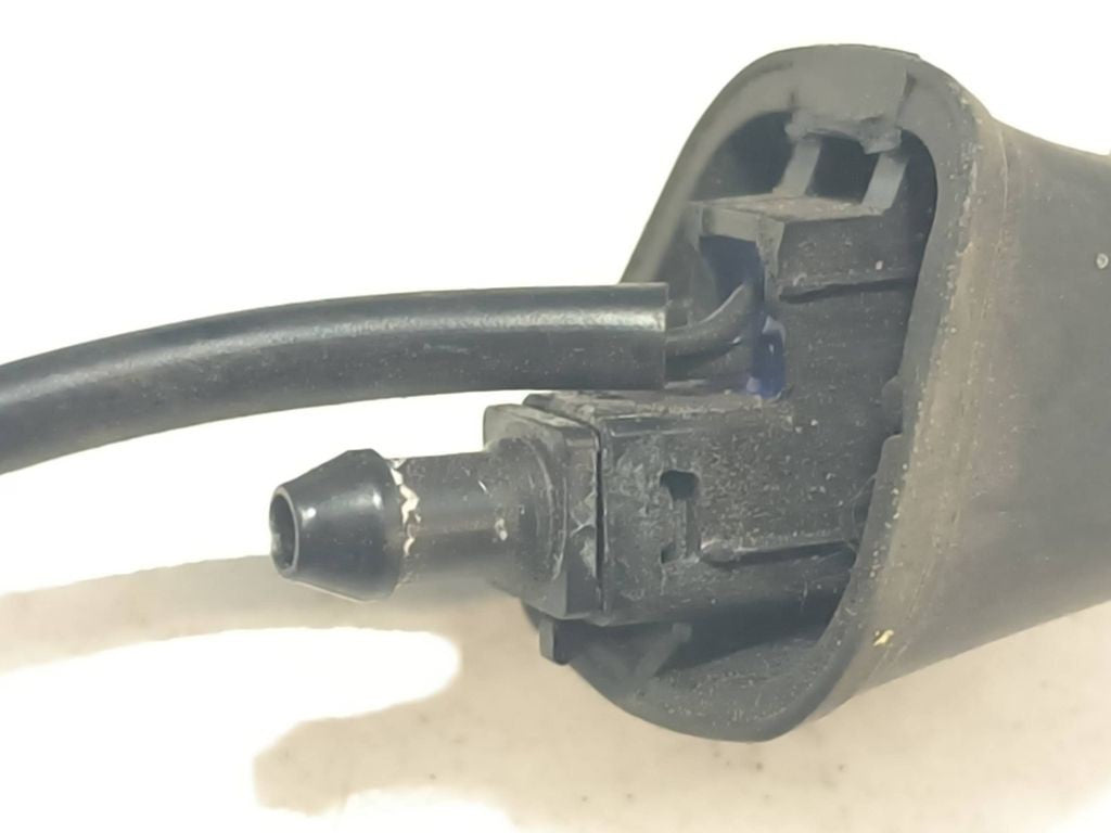 BMW 3 E90 E91 2008 Windscreen spray nozzle jet 8365385 