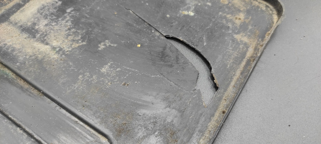 Alfa Romeo GT 2.0JTS 122kW 2004 Engine Bay Battery Mount Pad