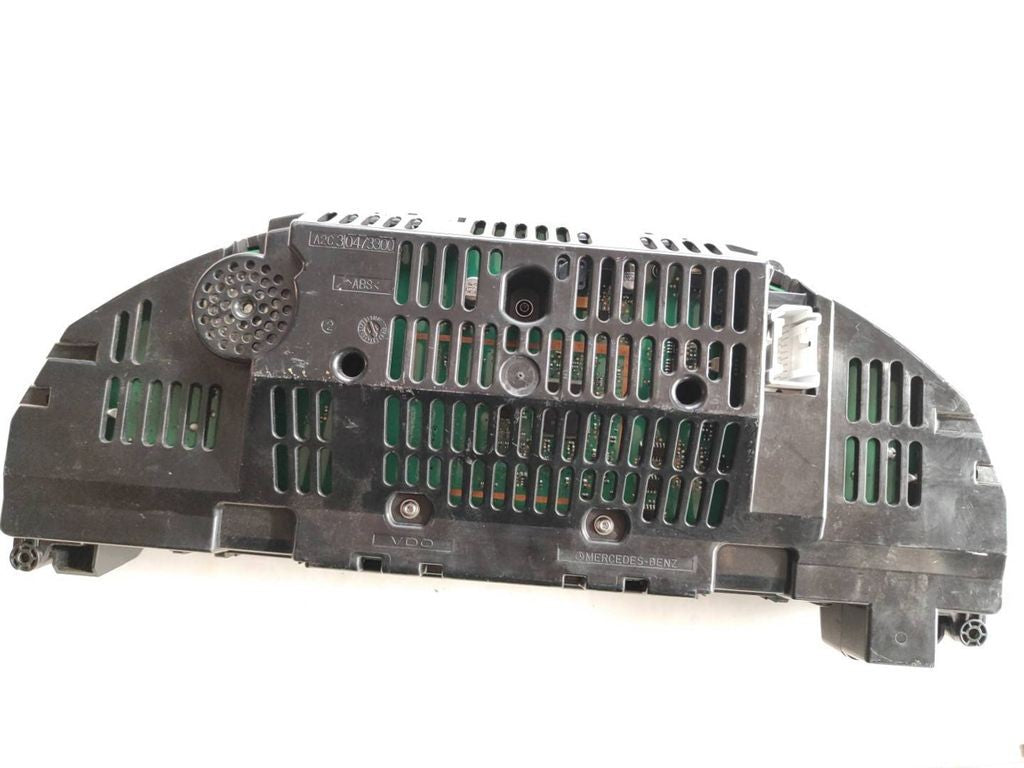 A2049002708 Mercedes-Benz C W204 2011 RHD speedometer instrument cluster 