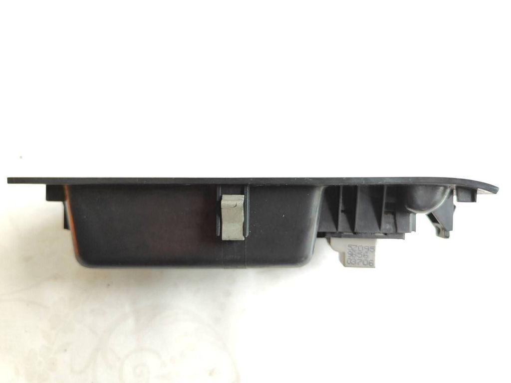 Volkswagen Fox 2008 Front Right Electric window control switch 5Z0867172 