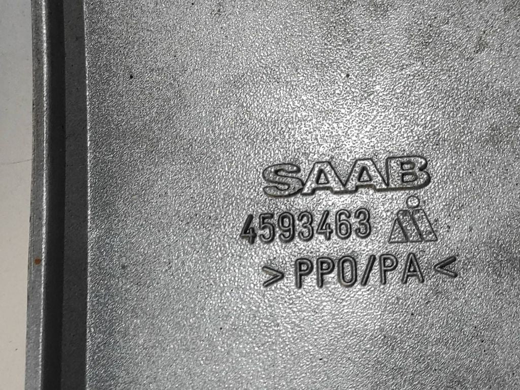 Saab 9-5 2.0T 110kW Petrol 2000 Rear right tail light trim cover 4593463 