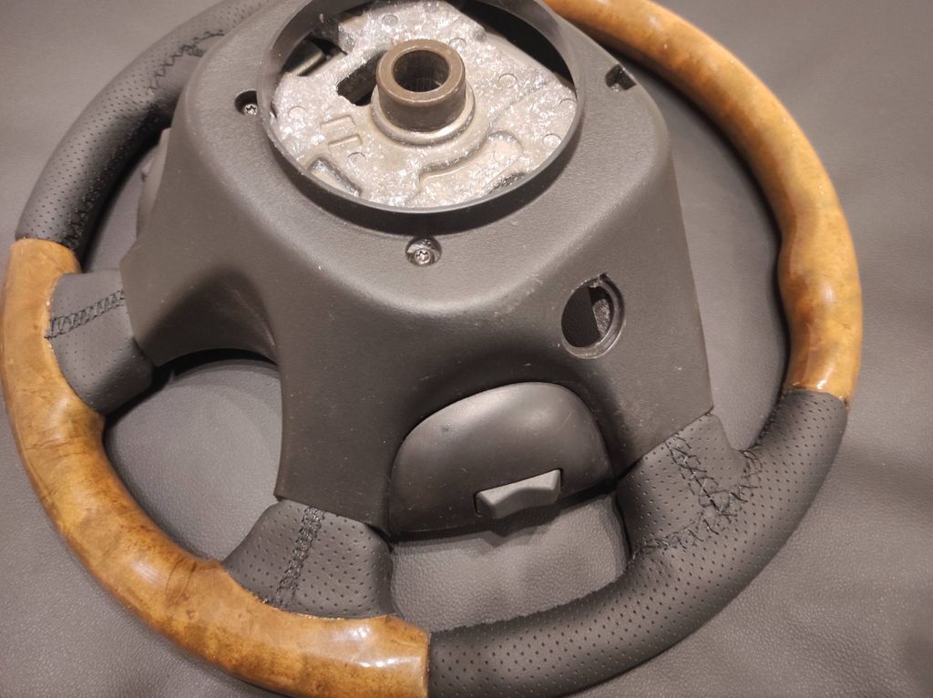 Jaguar S-Type 1999 Steering wheel XR8314K147BAW 
