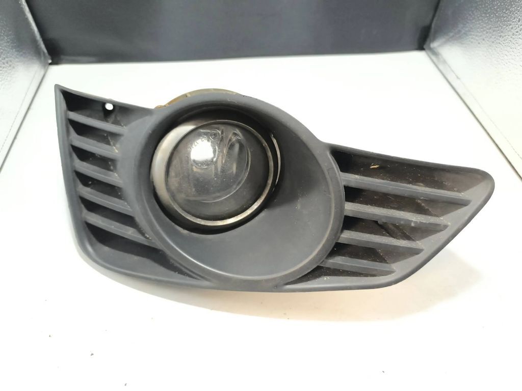 Opel Tigra B 1.4i 66kW 2005 front left bumper fog light grill 93162188 
