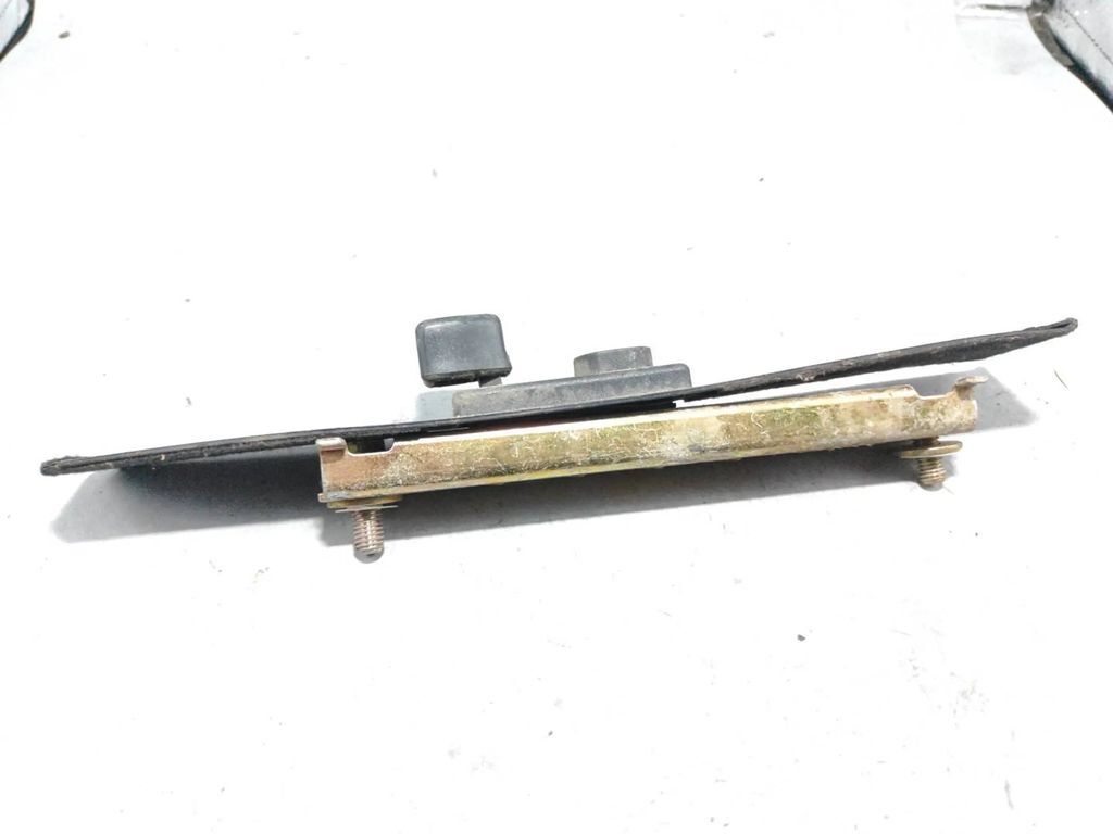 Alfa Romeo 155 1.8i 103kW 1994 Seat belt adjustment rail 82445638 