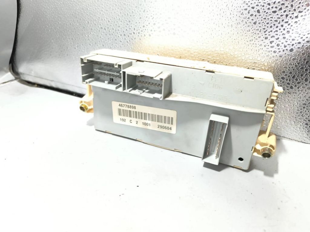 Fiat Stilo 1.9JTD Petrol 2004 Fuse box module 51715858 