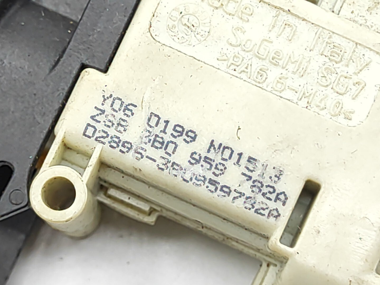 Audi Q7 4L 3.0TDI Diesel Fuel Tank Cap Cover Flap Motor Actuator 3B0959782A