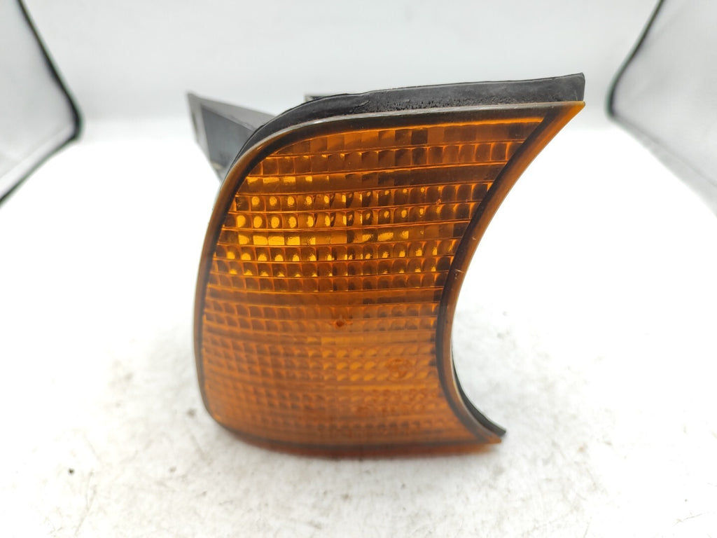 BMW 5 Series E34 525i Front Right Side Indicator Turn Light 1384034