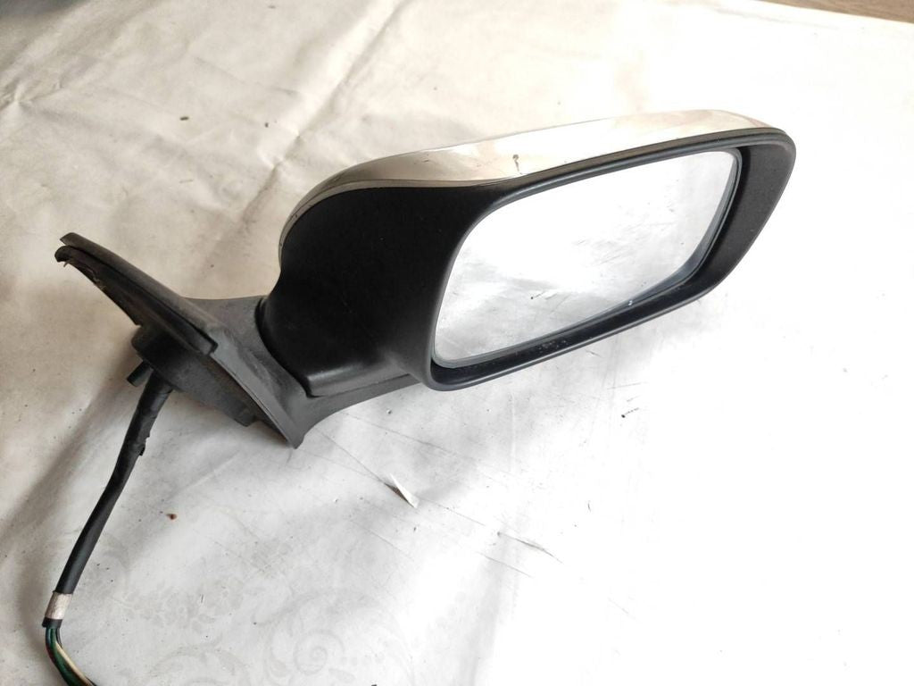 Toyota Avensis T250 2003 electric wing mirror E11015829 