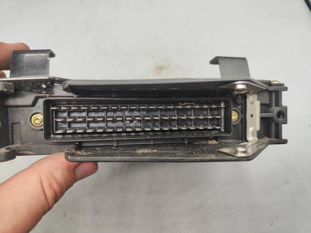 Volkswagen Golf III MK3 1997 ABS control unit module 1H0907379D 