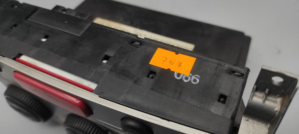 Alfa Romeo GT 1.9JTD 110kW Diesel 2006 LHD Dash Climate Control 01560513690