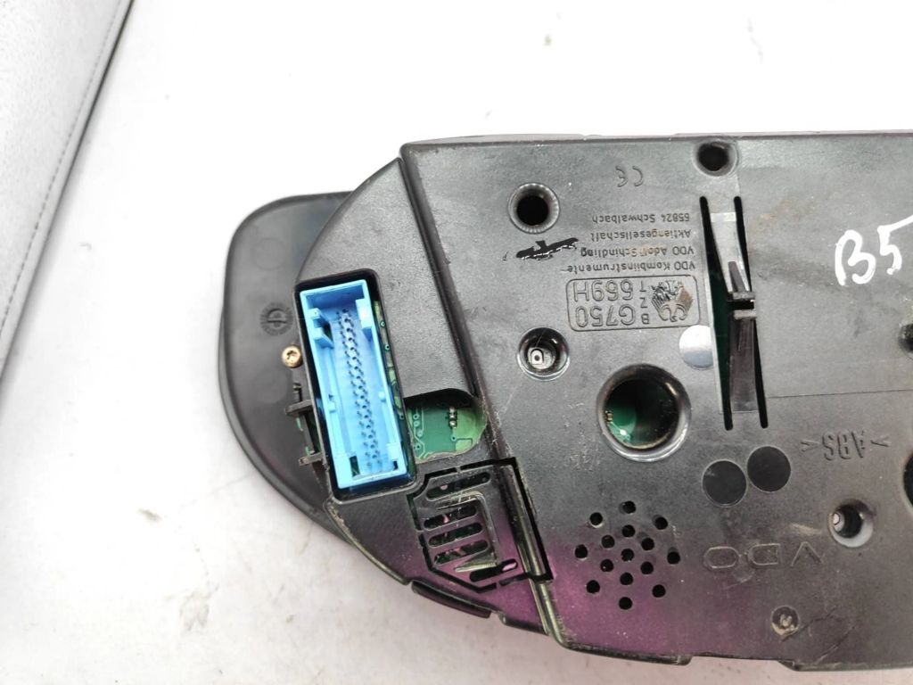 Volkswagen PASSAT B5 1998 speedometer instrument cluster 3B1919860C 