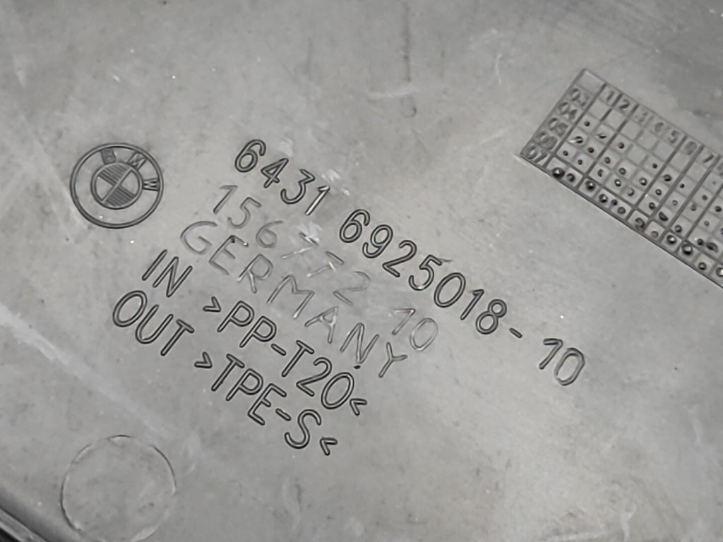 BMW E90 E91 330D 170kW 2006 Diesel Right Side Cabin Filter Cover 6925018